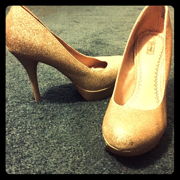 Shoes - Gold glittery heels